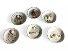 PORTA SAHUMERIO CERAMICA REDONDO SEMI ESMALTADO FRASE / DIBUJO 9CM - comprar online