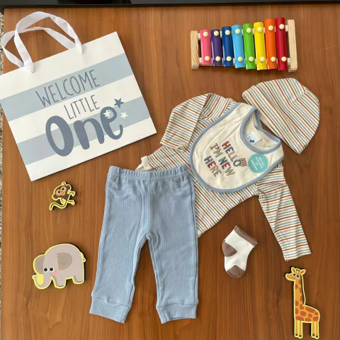 Kit bebê enxoval 5 peças body calça babador e meia e touca