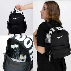 2x1 MOCHILA MINI NIKE BLACK + REGALO SORPRESA en internet