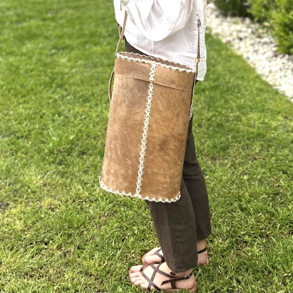 Matera de Cuero Crudo Artesanal con Hebilla