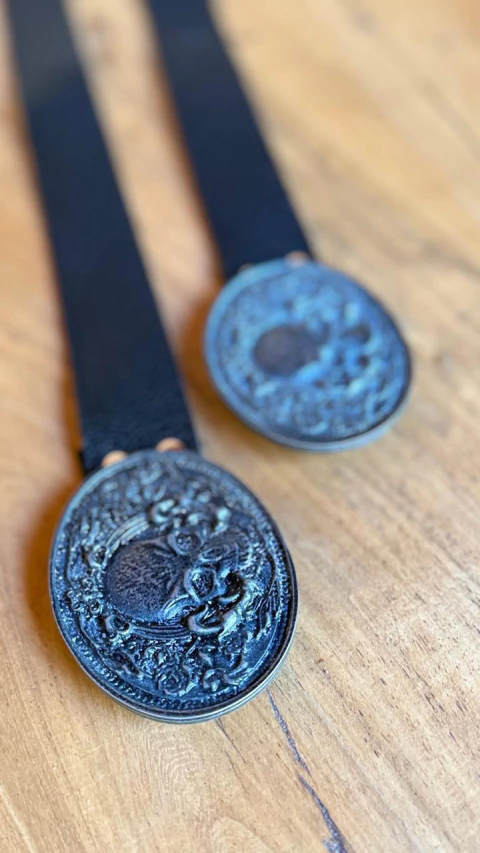 Cinto hebilla oval barroca — Negro