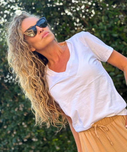 Remera básica escote en V — Blanco - comprar online