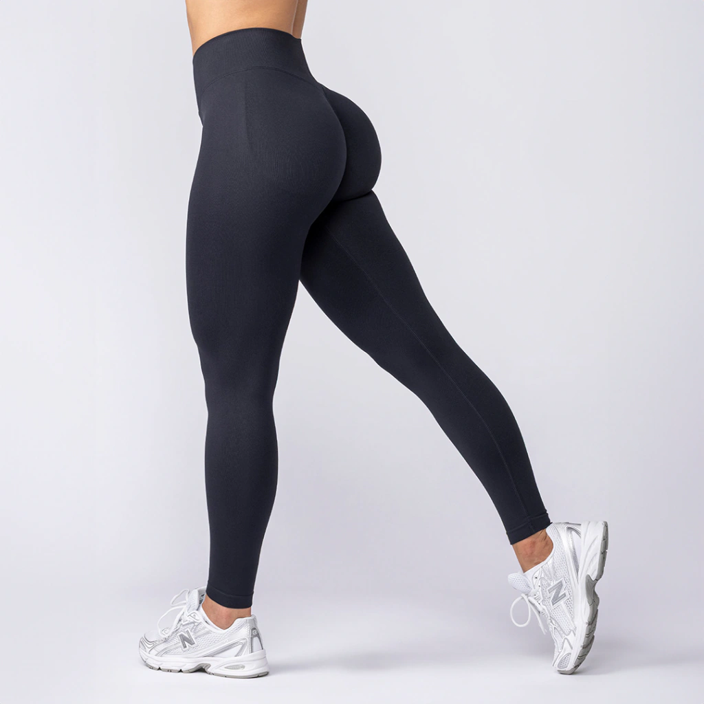 Calza Push Up negra, de perfil