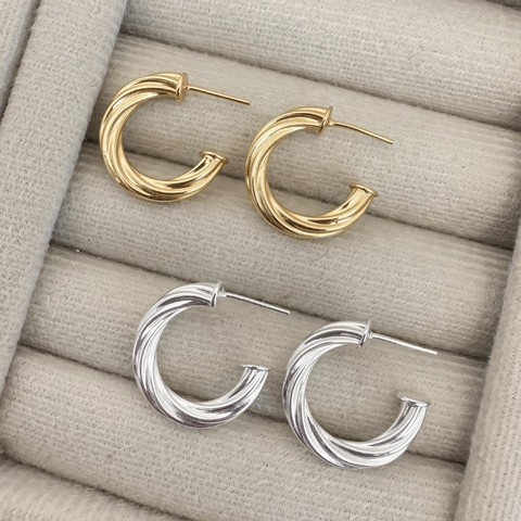 BRINCO MEIA ARGOLA TORCIDA M - 21MM - comprar online