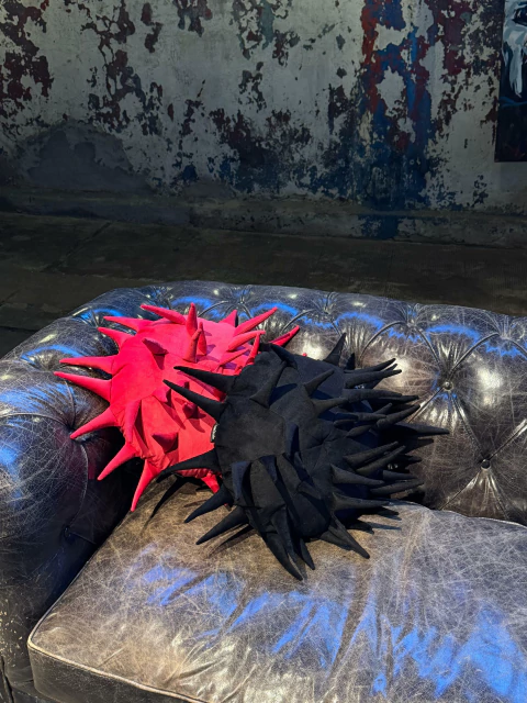 Almohadón FULL pinchos - comprar online