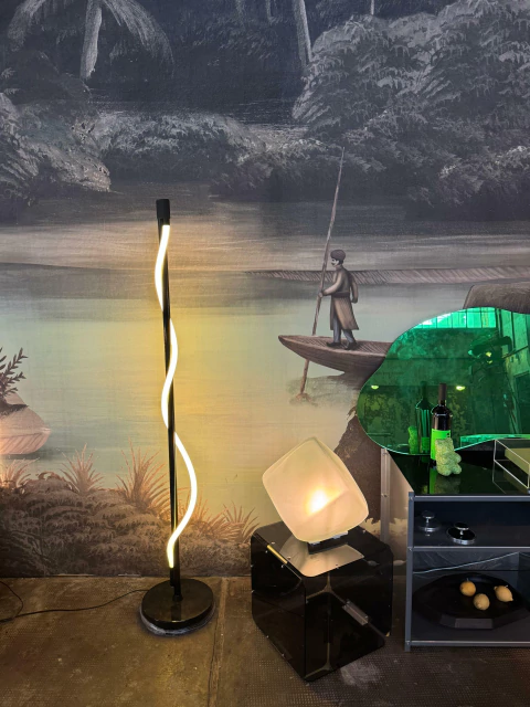 Lampara Amura de Pie Negro Mate - comprar online