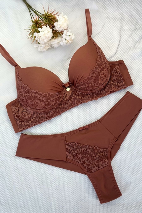 CONJUNTO BOJO MEIA RENDA E BASE COS REBATIDO
