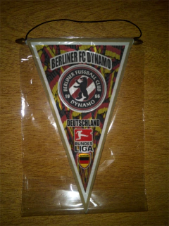 Banderín Triangular Berliner Fc Dynamo 2 Modelos en internet