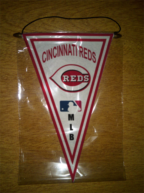 Triangular Pennant MLB Cincinnati Reds - buy online