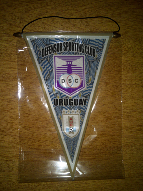 Triangular Pennant Defensor Sporting Club Full Color - buy online
