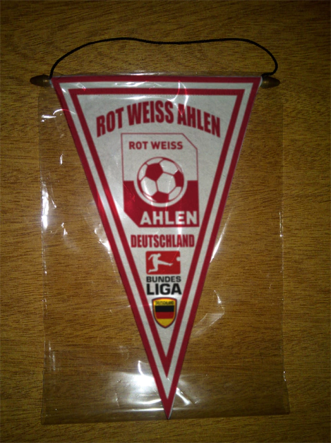 Flâmula Triangular Rot Weiss Ahlen 2 Modelos - comprar online