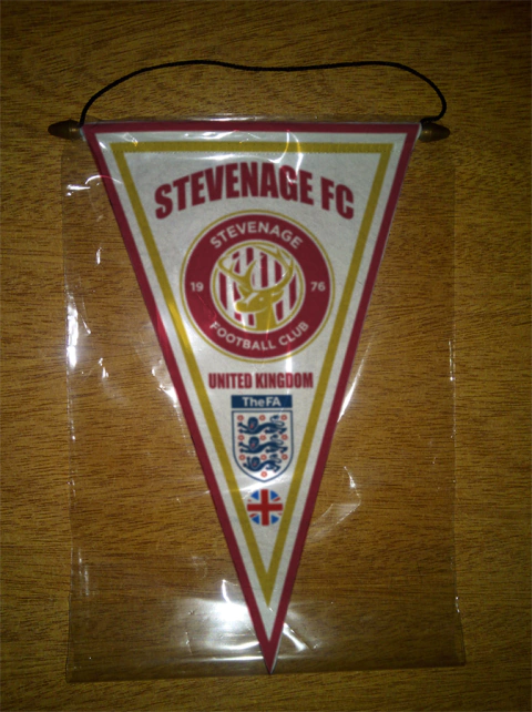 Banderín Triangular Stevenage Fc - comprar online