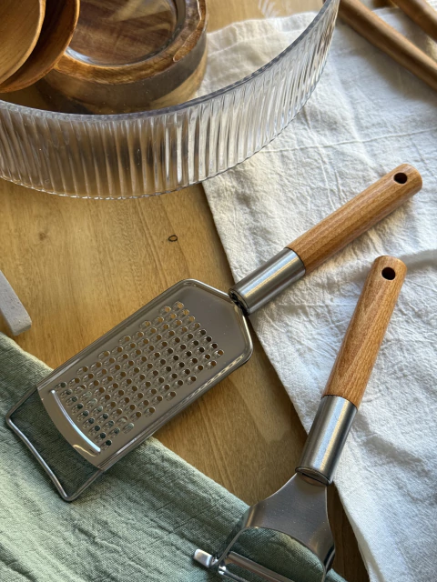 Rallador de Acero Inoxidable y Acacia | 27 cm - comprar online