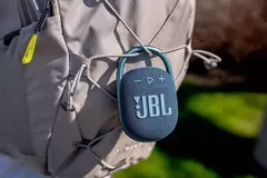 Parlante JBL Clip 4 portátil con bluetooth waterproof