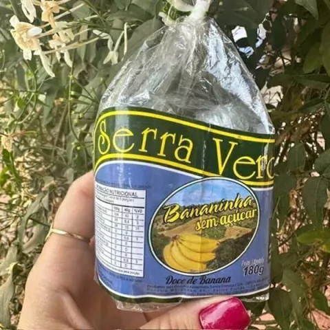 Embalagem de Bananinha Cremosa Zero Açúcar da Serra Verde, Doce de Banana, destacando a informação "sem açúcar".