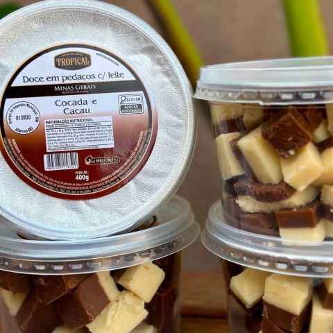 Cocada e Cacau em pedaços Tropical