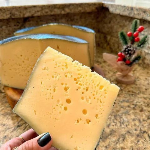 Parmesão Capa Preta