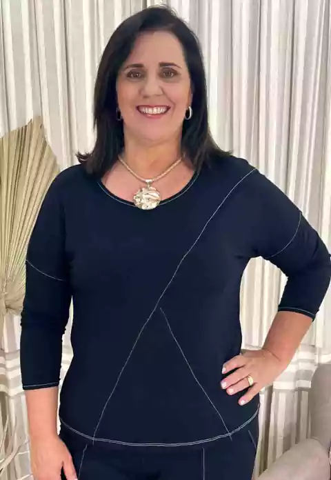 Blusa Manga 3/4Recortes a Fio Preto