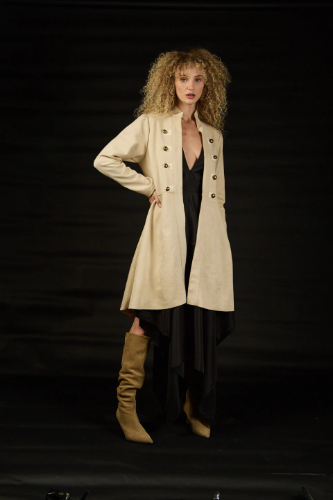 SACON CON COLA Y BOTONES BEIGE