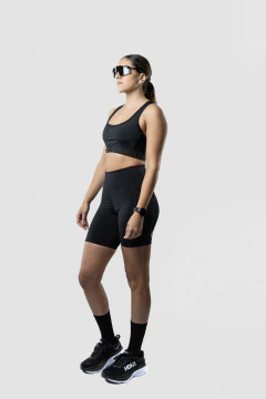 TOP DEPORTIVO POCKET TOTAL BLACK MUJER en internet
