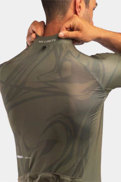 JERSEY EVEREST REGULAR FIT DRY GREEN HOMBRE - OXSPORTWEAR