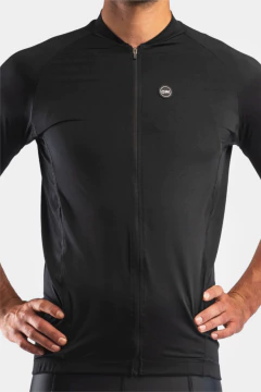 JERSEY EVEREST REGULAR FIT TOTAL BLACK HOMBRE - OXSPORTWEAR