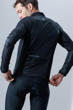 CAMPERA TOKIO SLIM FIT TOTAL BLACK HOMBRE - OXSPORTWEAR