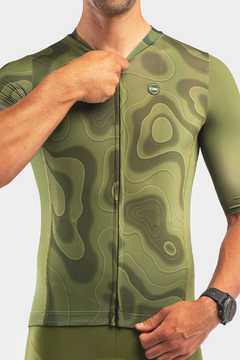JERSEY ALPES HOMBRE SLIM FIT TOPOGRAPHIC GREEN - OXSPORTWEAR