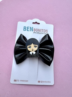 Laço Amora G - Wandinha na internet