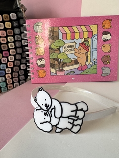 Tiara Bobbie Goods - Abraço na internet