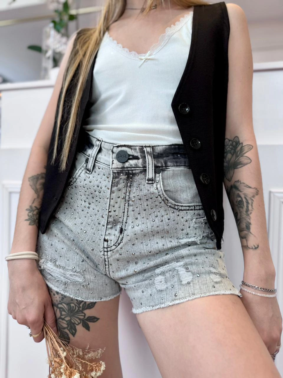 SHORT MORE TACHAS CON ROTURA