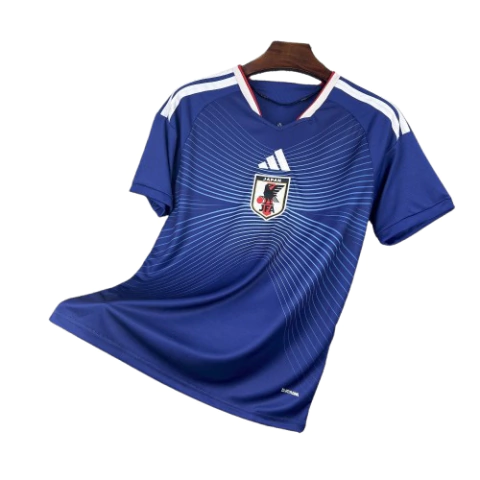Camisa azul da seleção do Japão para a Copa de 2026, masculina, modelo torcedor da Adidas com logo da JFA no centro e detalhes em branco