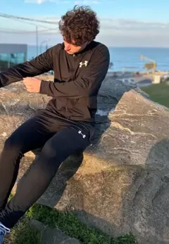 Imagen de 3X1: CONJUNTO UNDER ARMOUR + REMERA TERMICA DE REGALO