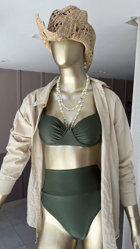 BIQUINI M TAÇA + HOT PANTS VERDE MILITAR