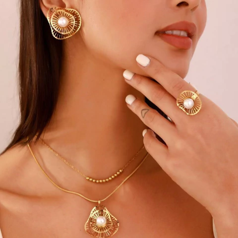 KIT DE COLAR, ANEL E BRINCO DOURADO VAZADO COM PÉROLA - comprar online