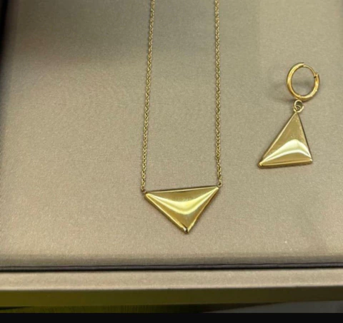 COLAR DOURADO GEOMETRICO TRIANGULO - comprar online