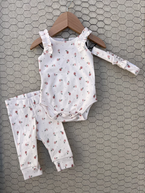 COMO NUEVO- Ajuar flores- zuweni, TALLE 0/3 meses