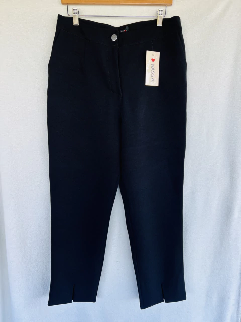 CON ETIQUETA- PANTALON SASTRERO TAJO EN PUÑO- WASSA, TALLE XL
