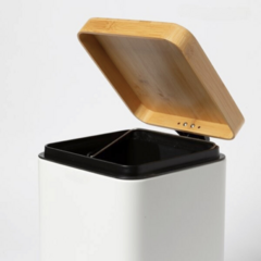 Cesto cuadrado con pedal 5 litros Wood Blanco en internet