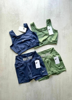 3X1 CONJUNTO NIKE PRO Y MEDIAS NIKE - comprar online