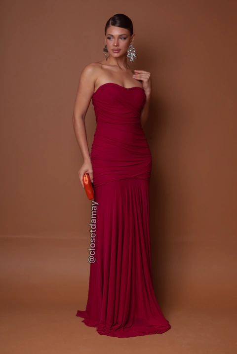 Vestido de festa longo, tomara que caia, decote coração e franzido na saia - Marsala