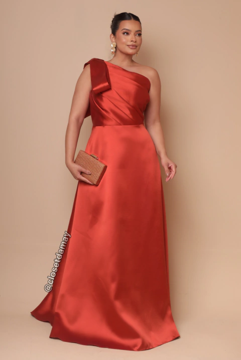 Vestido de festa longo, em zibeline, decote assimétrico, com leve drapeado no busto e laço - Terracota