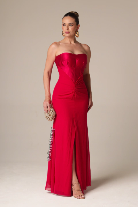 Vestido de festa longo, tomara que caia, busto estruturado e franzido no quadril - Vermelho