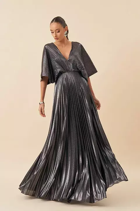 Vestido de festa longo, em lamê metalizado com decote em V - Preto