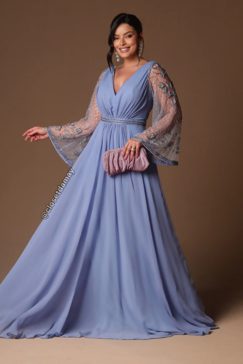 Vestido de festa longo, com decote em V e manga longa bordada - Azul