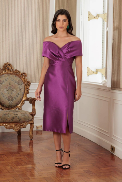 Vestido de festa midi, ombro a ombro com decote em V, drapeado no busto - Roxo