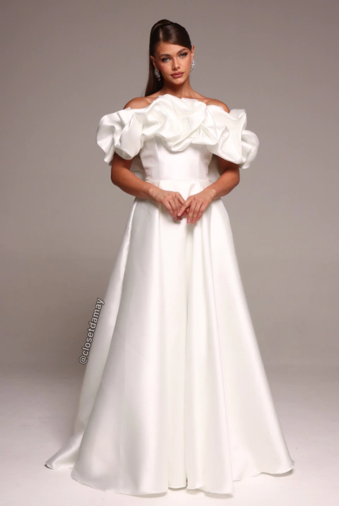 Vestido de noiva longo, em zibeline, tomara que caia com bolsos e flor removíveis - Off White