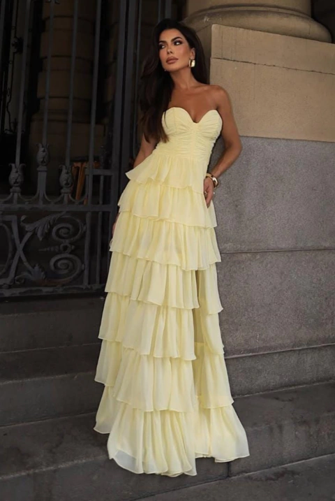 Vestido de festa longo, tomara que caia, drapeado no busto e saia em camadas - Amarelo