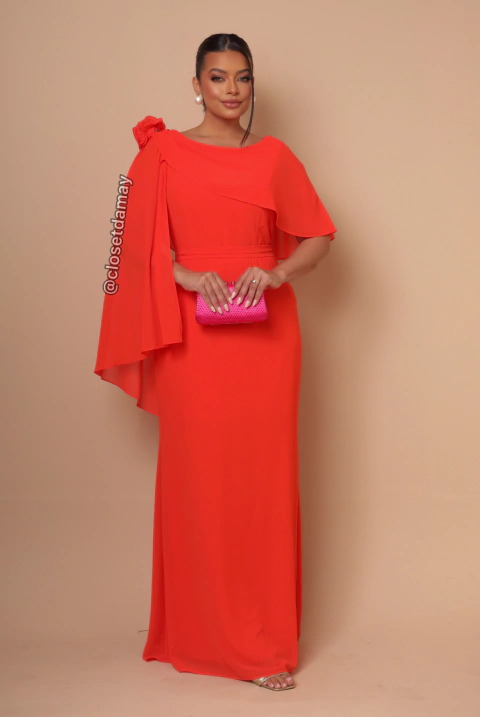 Vestido de festa longo, decote canoa, com capa e aplicação de flor - Laranja