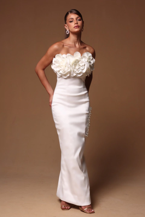 Vestido de noiva longuete, tomara que caia em tafetá com flores removíveis - Off White